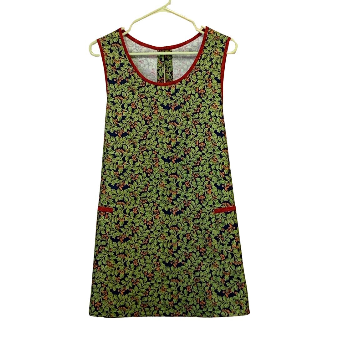 Apron Jolly Holly (Button Back)